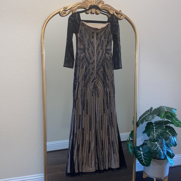 ADRIANNA PAPELL Beaded Off-The-Shoulder Evening Dress Size 2 - Picture 7 of 12